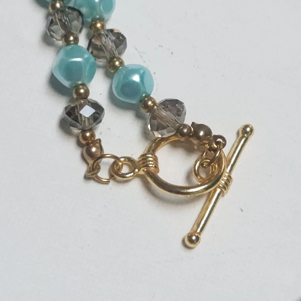 Stone Necklace Turquoise color‎ Gold Tone Toggle  Smoky Crystal 24 Inch